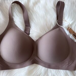 NWT Celeste d’or Curve Seamless Soft V-Neck Wireless Full Support Jelly Bra